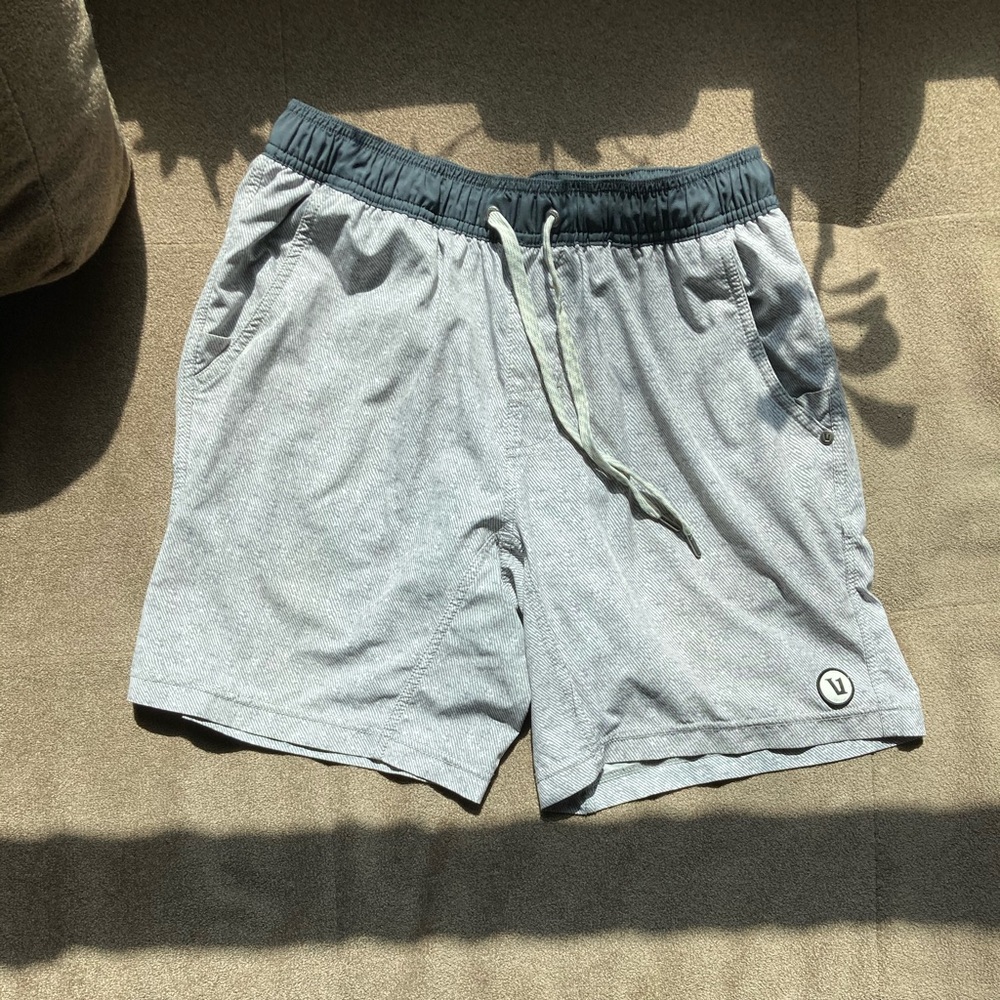 Vuori shirts size M